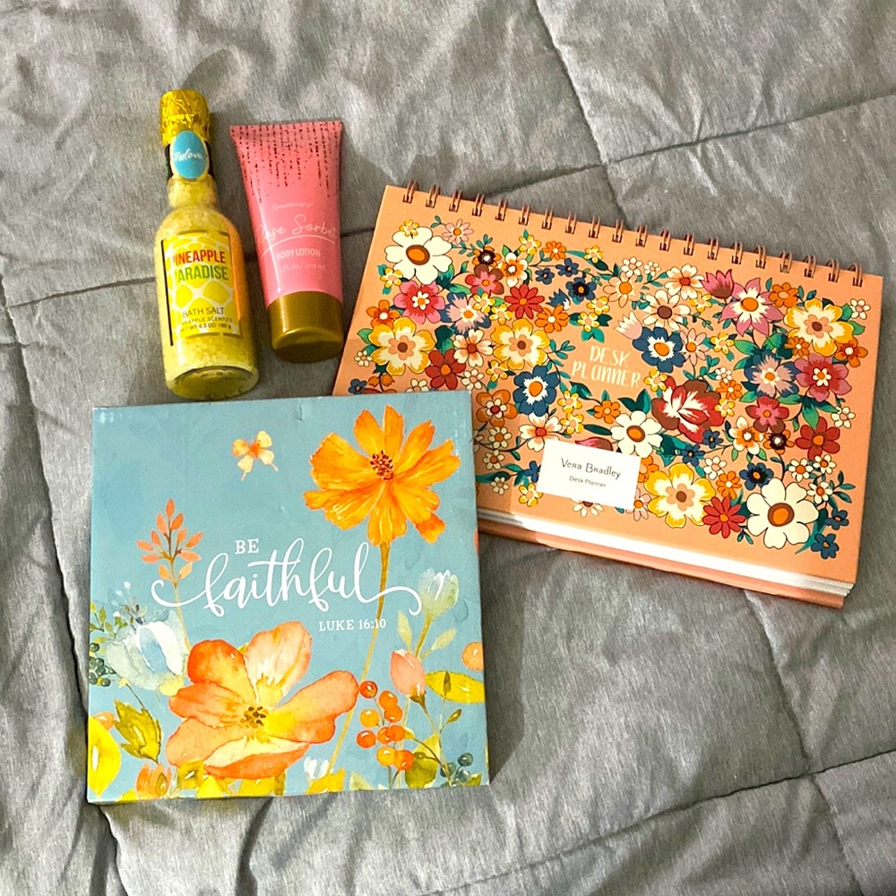 BUNDLE!! 4 items